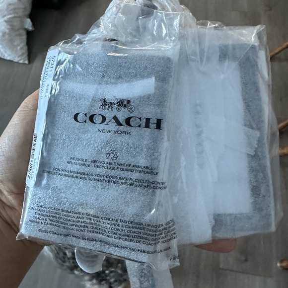 Coach Id Lanyard ( New ) - Picture 6 of 13